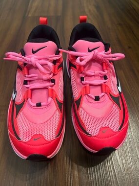 Nike Air Max Bliss Laser Pink Women’s Size 10 Athletic Sneakers Tennis Shoes